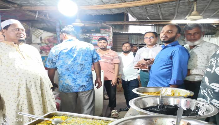 বুড়িচংয়ের কংশনগর বাজারে অস্বাস্থ্যকর পরিবেশে খাবার তৈরি