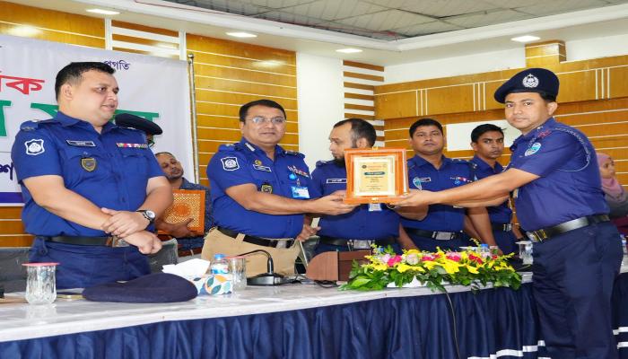 ব্রাহ্মণপাড়া থানার মাদক উদ্ধারে সাফল্য, বিশেষ পুরস্কার পেলেন ওসি ফারুক
