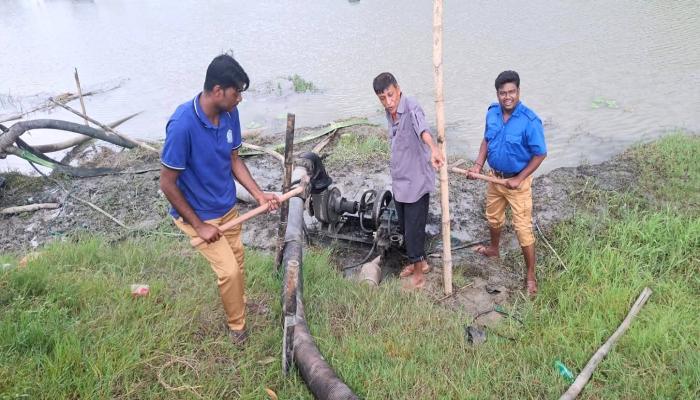 মুরাদনগরে কৃষি জমি রক্ষায় প্রশাসনের সাঁড়াশি অভিযান: ১১ ড্রেজার অপসারণ ও ৩ লাখ টাকা জরিমানা