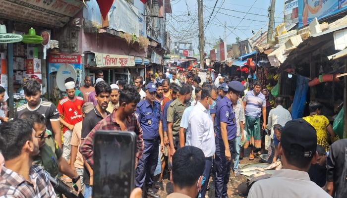 চান্দিনা বাজারে ফুটপাত দলখমুক্ত করতে উচ্ছেদ অভিযান