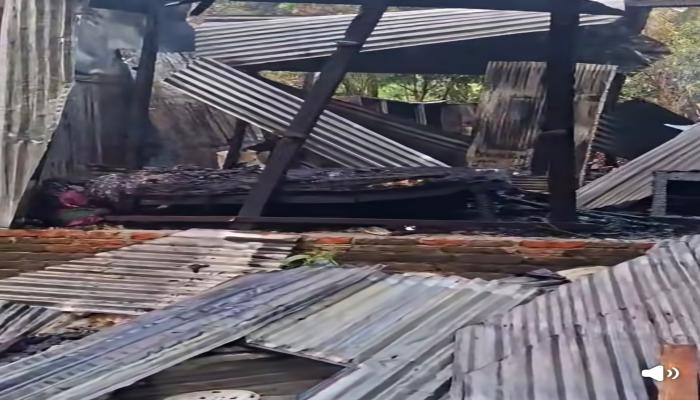 বাঞ্ছারামপুরে নেশার টাকা না পেয়ে বসতবাড়িতে আগুন