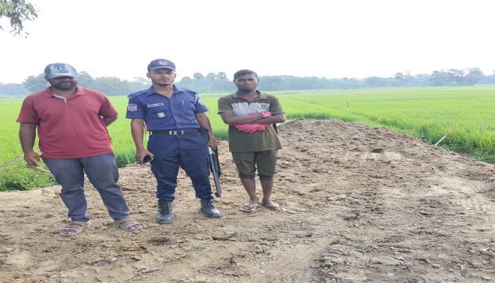এনএসআই'র তথ্যে পুলিশের হাতে পিকআপসহ আটক-১ কুমিল্লা-সিলেট আঞ্চলিক মহাসড়কের সংস্কার কাজের মাটি চুরি