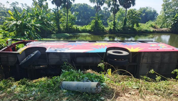 বরুড়ায় যাত্রীবাহী  বাস খাদে পড়ে নিহত ১, আহত ১৫