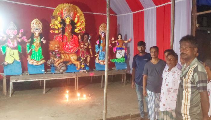বুড়িচংয়ের মোকাম ইউনিয়নের ৯ পূজামণ্ডপে সমাজসেবক গোলাম সারোয়ারের অনুদান