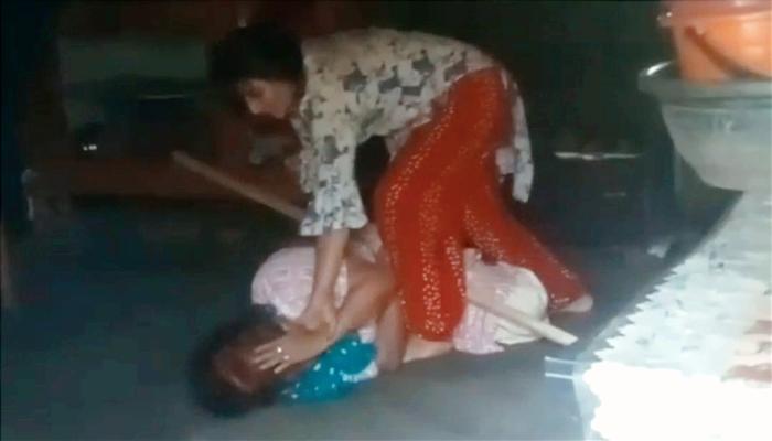 ব্রাহ্মণপাড়ায় শাশুড়িকে পিটিয়ে অচেতন করার অভিযোগে পুত্রবধূ আটক