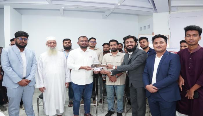 কুমিল্লায় ইয়ুথ লাইট হাউজের উদ্যোগে পাবলিক স্পিকিং কর্মশালা অনুষ্ঠিত