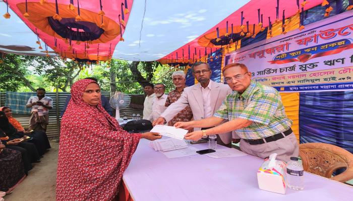 বাঞ্ছারামপুরে সুদ ও সার্ভিস চার্জ মুক্ত ঋণ বিতরণ